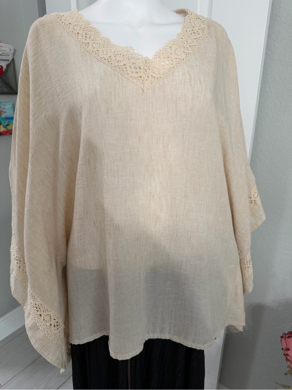 Women's Cream V-Neck Crochet Trim Tunic Top W/Raglan Sleeve Linen Blend